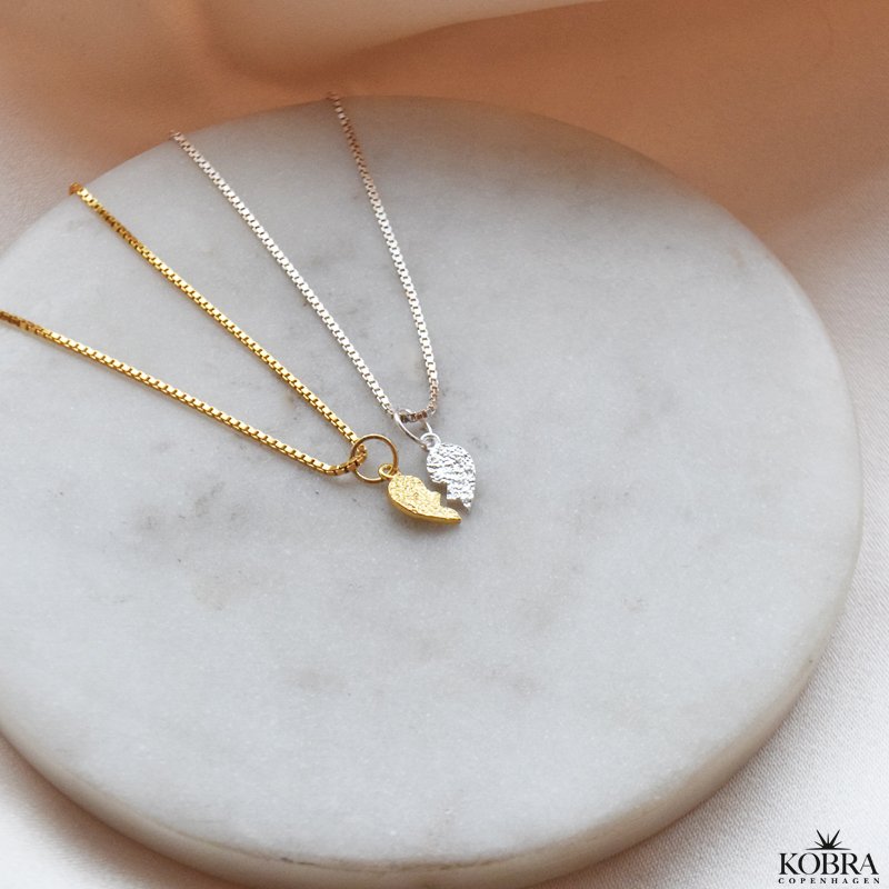 "Bestie" vennekjede med 2-delt hjerteanheng i slv- &amp; gullbelagt