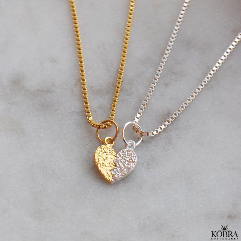 "Bestie" vennekjede med 2-delt hjerteanheng i slv- &amp; gullbelagt