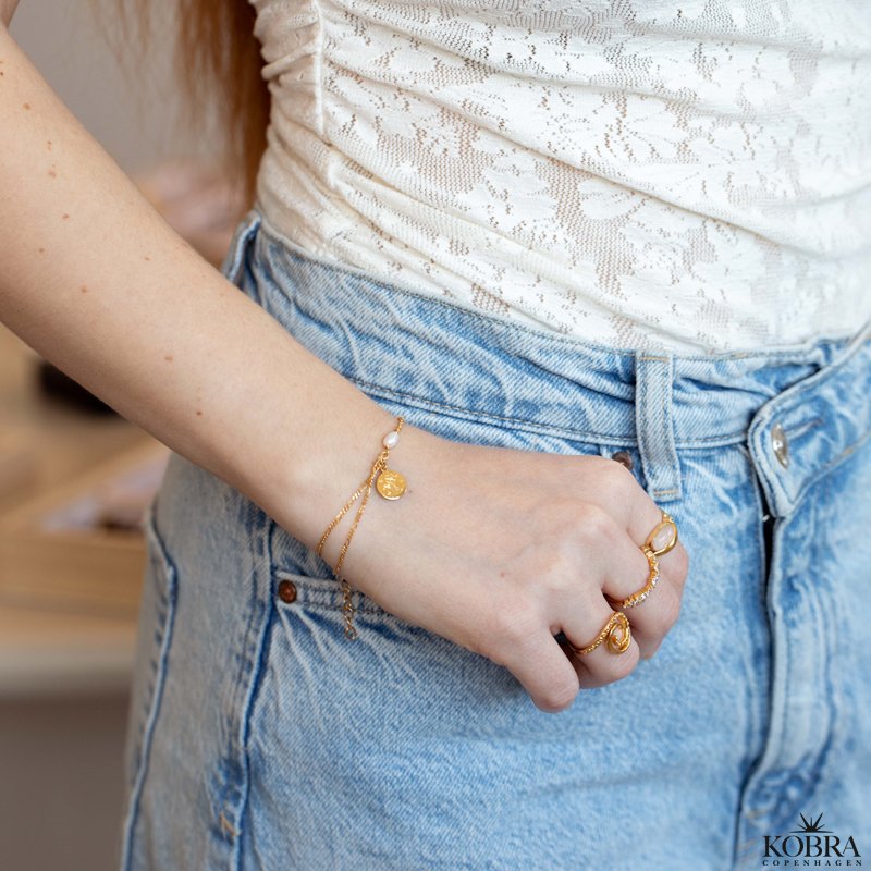 "Birth Flower" handmade gold bracelet with genuine freshwater pearls