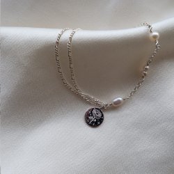 "Birth Flower" handgjort silverarmband med �kta s�tvattensp�rlor