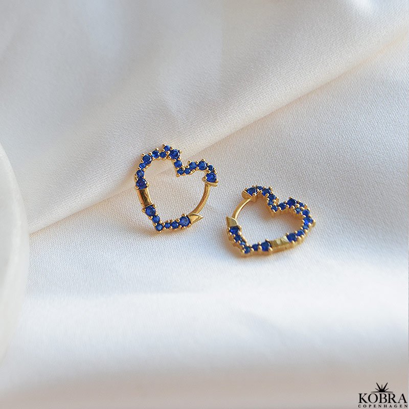 "Mikami" sm forgyldte hjerte reringe med rde eller bl sten