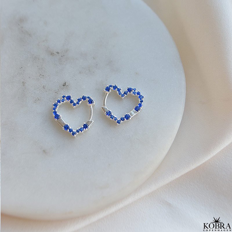 "Mikami" sm slv hjerte reringe med rde eller bl sten