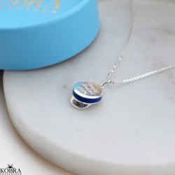 Bl� studenterhue, s�lv halsk�de med mulighed for personlig gravering