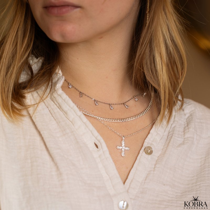 "Teardrop" slv halskde med hvide drbesten