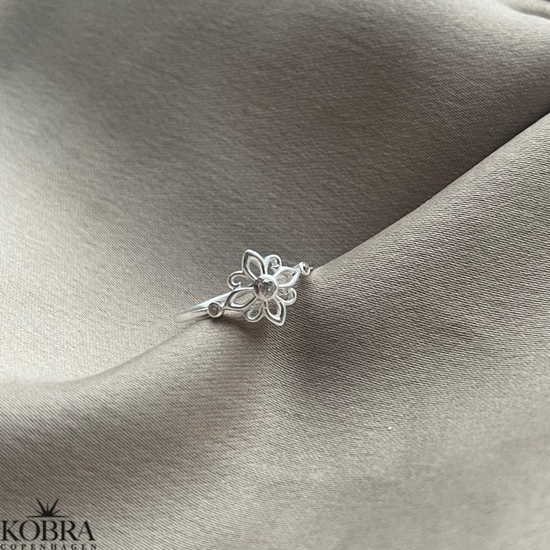 "Tully" slv blomsterring med sten