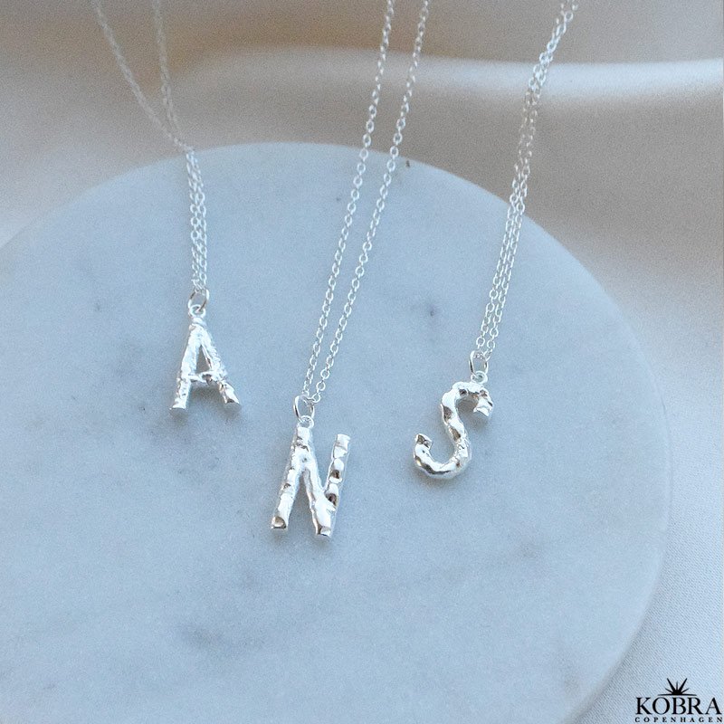 "Atlas" halskde med dit bogstav i slv
