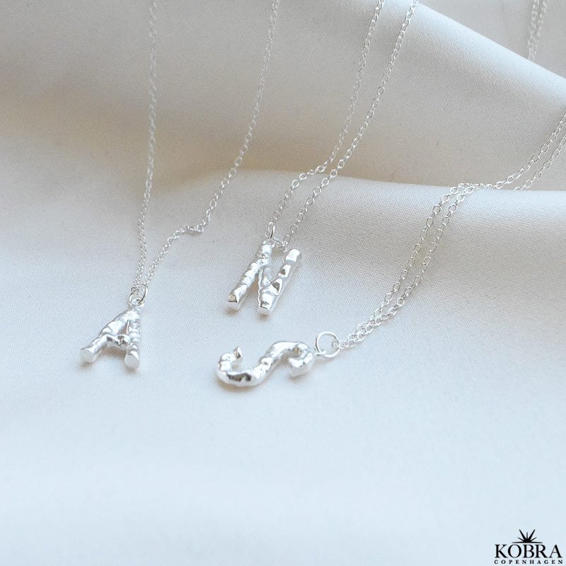 "Atlas" halskde med dit bogstav i slv
