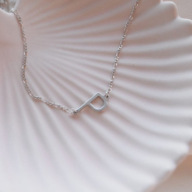 "Signature Letter" h�ndlavet halsk�de i sterling s�lv