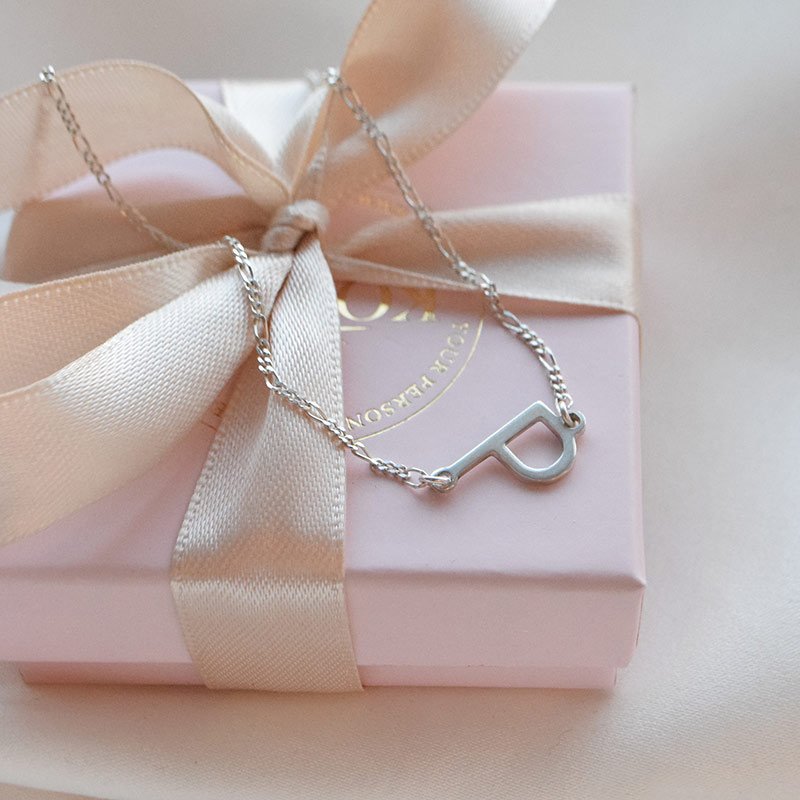 "Signature Letter" h�ndlavet halsk�de i sterling s�lv
