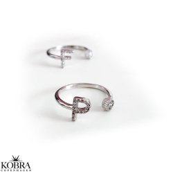 "Zoey" Letter ring in sterling silver with white gems