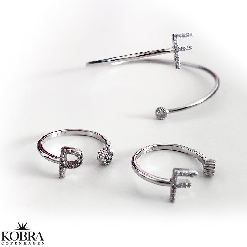 "Zoey" Letter ring in sterling silver with white gems