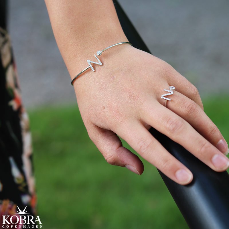 "Zoey" Letter ring in sterling silver with white gems