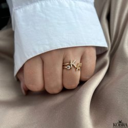 "Zoey" Bogstav ring i 18 karat forgyldt med hvide sten
