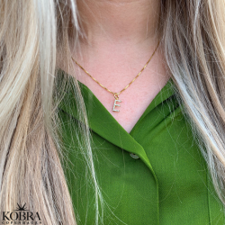 "Zoey" bogstav halskęde i guld med hvide sten