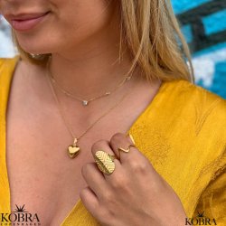 "Victory" hndlavet oval 18 karat forgyldt V ring