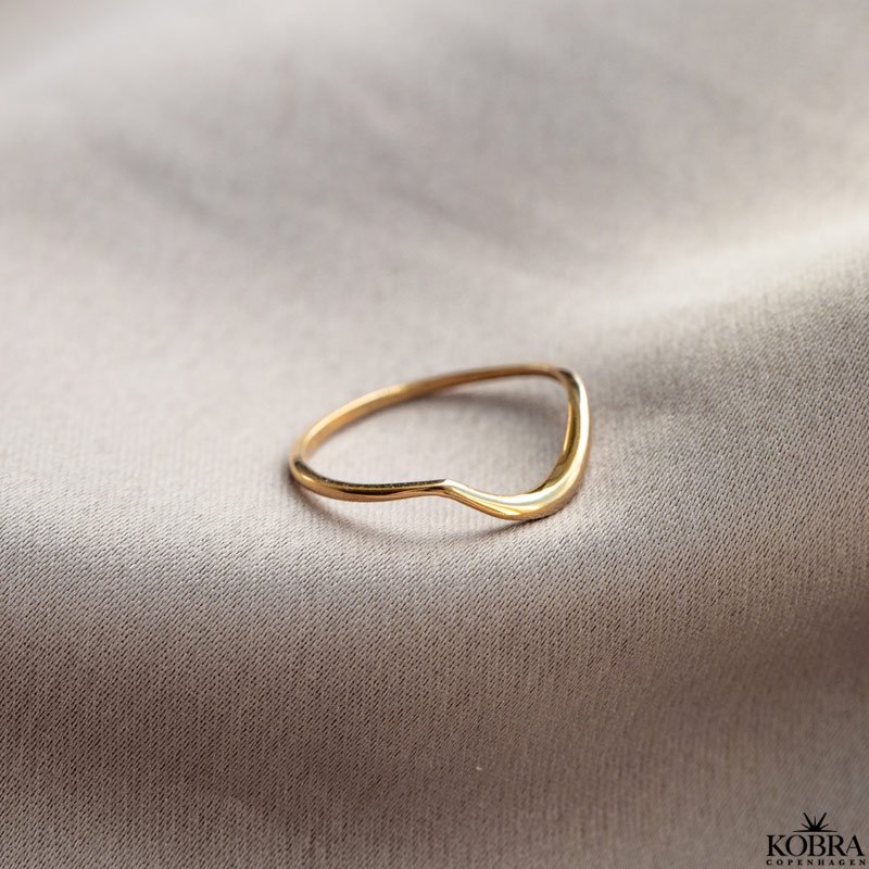 "Sway" enkel bølget guld ring
