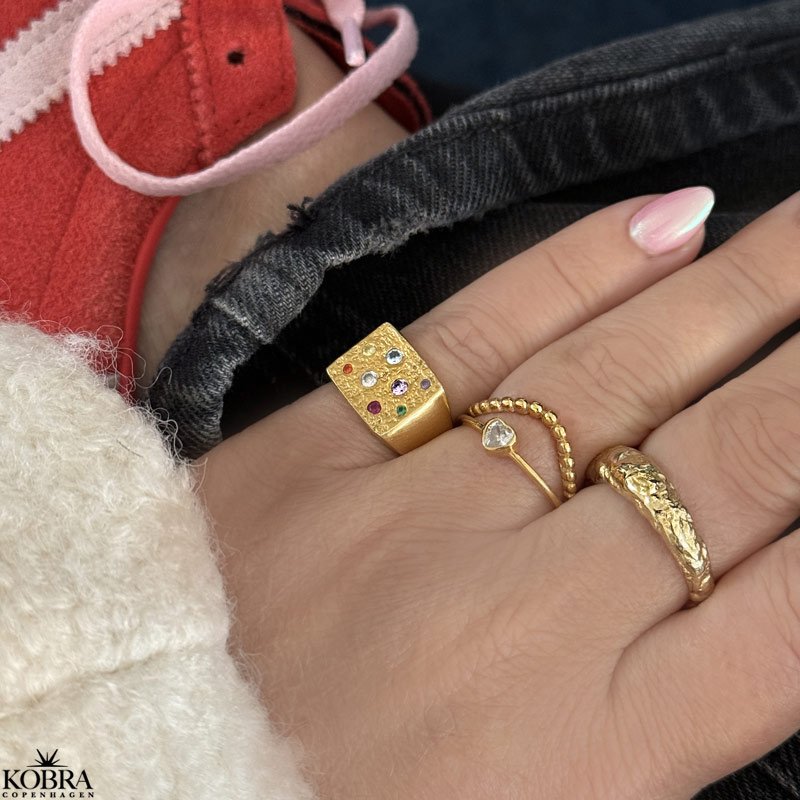 "Polly" unik ring med guld kugler