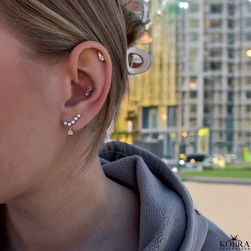 "Casablanca" 18 karat forgyldte perlereringe med lille drbe