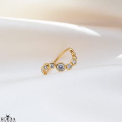 "Solenne" 18 karat forgyldt blget ring med hvide sten