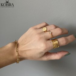 "Phlox" hammered ring in 18 carat gold plated