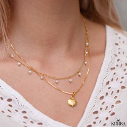 "Camina" gold necklace with clam