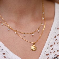 "Camina" gold necklace with clam