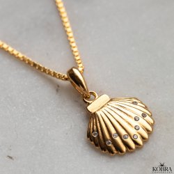 "Camina" gold necklace with clam