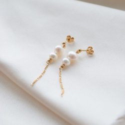 "Carlene" guld perle �reringe med guld k�de