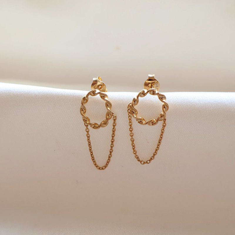 "Carolina" gold earrings with gold chain