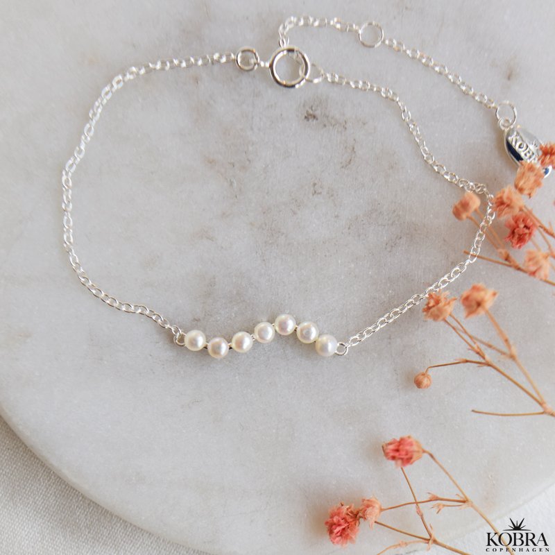 "Casablanca" silver bracelet with genuine freshwater pearls