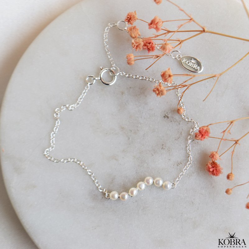 "Casablanca" silver bracelet with genuine freshwater pearls