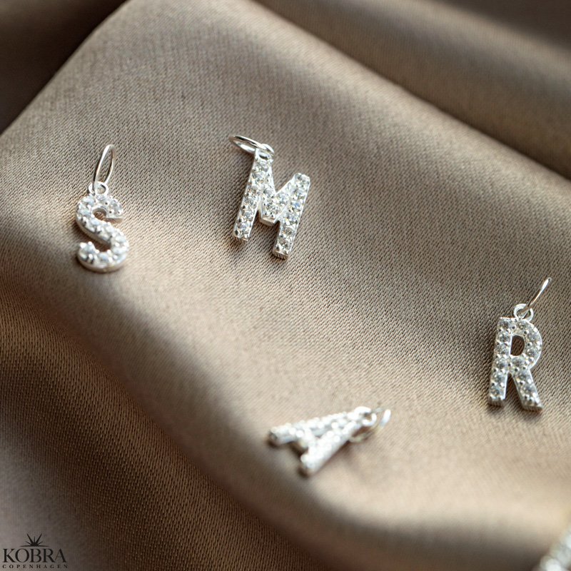 "Alias" silver necklace with your letter
