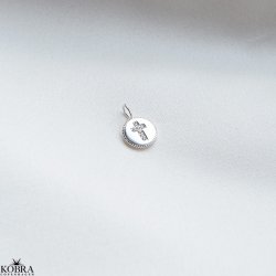 Charm-Lille amulet med kors og sten i slv
