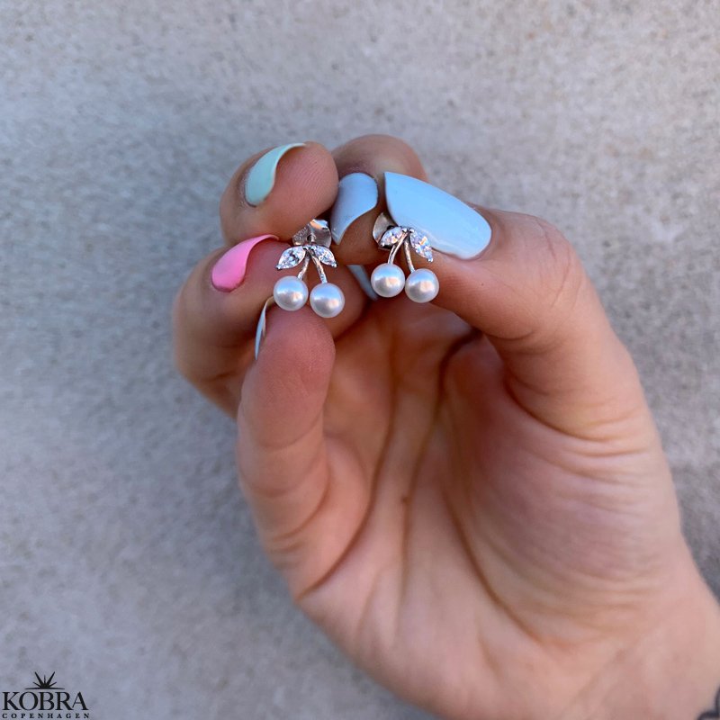 "Cherry" sm kirsebr reringe i slv med hvide ferskvandsperler