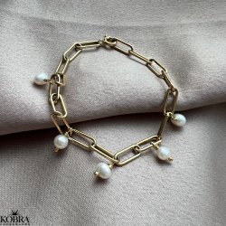 "Picola" guld armbnd med hvide ferskvandsperler og chunky kde