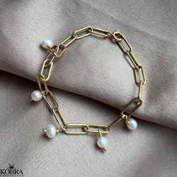 "Picola" guld armbnd med hvide ferskvandsperler og chunky kde