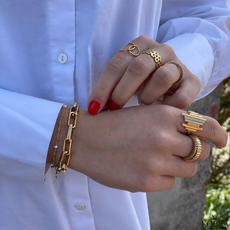 "Malia" handmade gold bracelet with small pearls