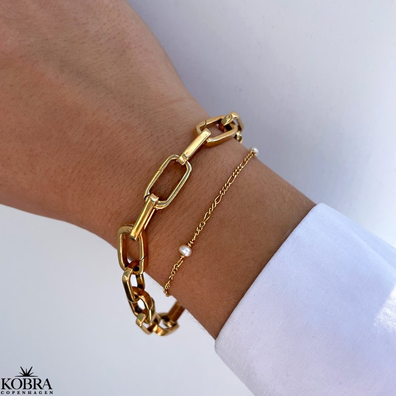 "Malia" handmade gold bracelet with small pearls