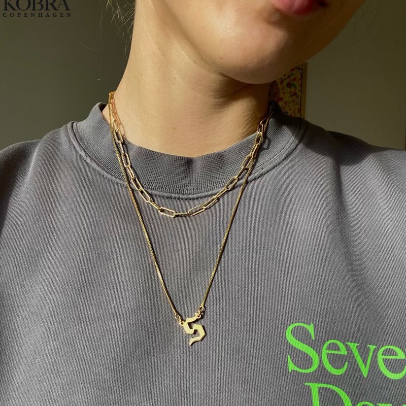 "Bronx" 18 karat forgyldt bogstav halskde med dit bogstav