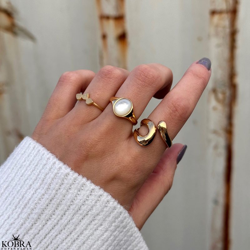 "Trena" enkel guld ring med blade