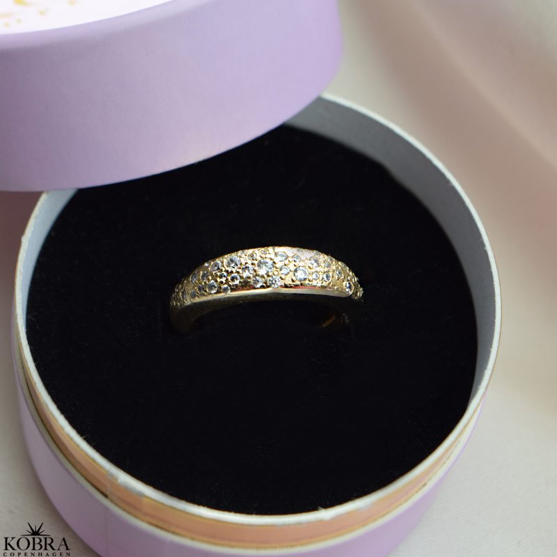 "Nova Moon" chunky guld ring med sten