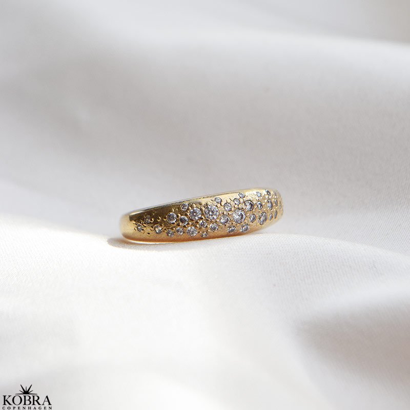 "Nova Moon" chunky guld ring med sten