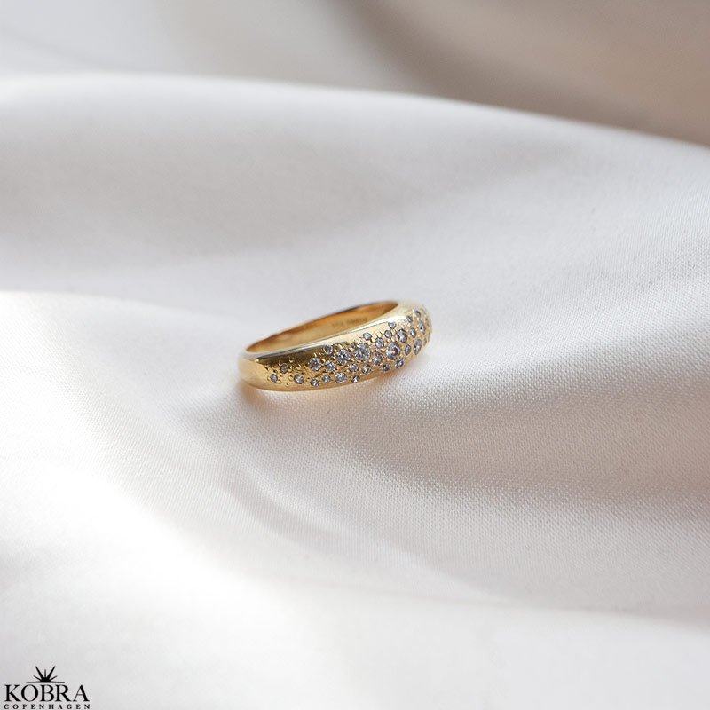 "Nova Moon" chunky guld ring med sten