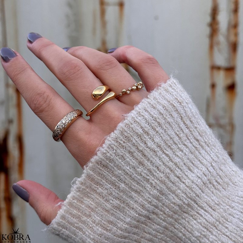 "Nova Moon" chunky guld ring med sten