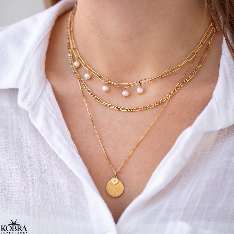 Round "Rocket" cross engraving necklace with stones in gold