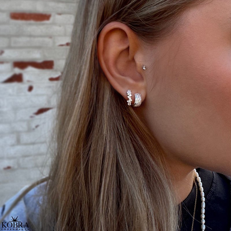  "Mikami" unikke slv hoops med hvide sten (small)