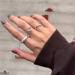 "Lucinda" slv ring med cirker og hvide sten