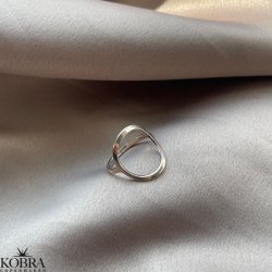 "Circus" handmade ring in sterling silver with a large circle