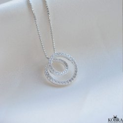 "Isobel" cirkelformet halskde i slv med klare zirkonia