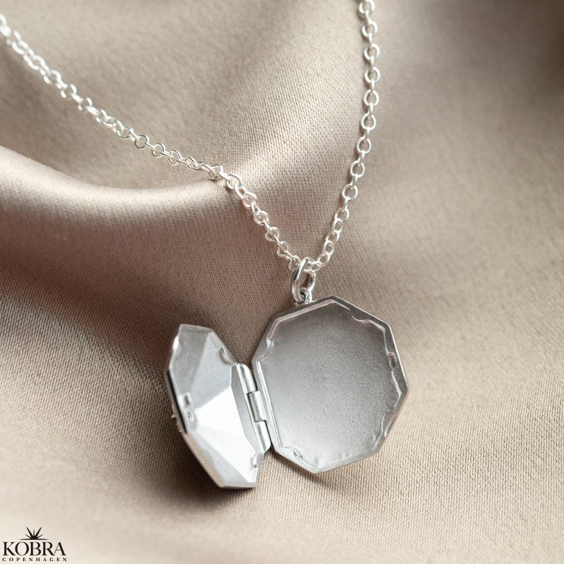 "Ciro" 8 kantet slvmedaljon med sten